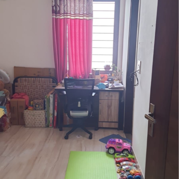 Bedroom in 3 BHK Apartment at Vipul World Floors, Sector 48 – for Rent