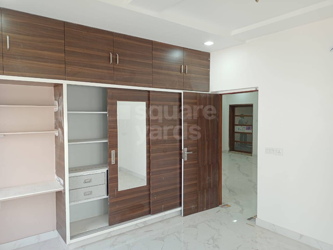 Resale 3 Bedroom 2133 Sq.Ft. Apartment in Mahatma Gandhi Inner Ring