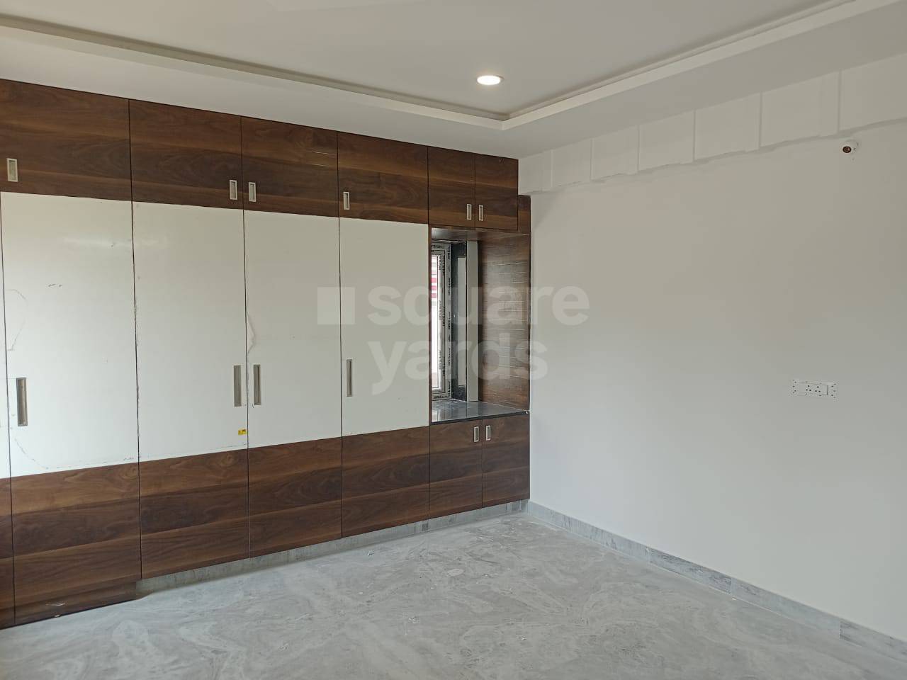 Resale 3 Bedroom 1905 Sq.Ft. Apartment in Mahatma Gandhi Inner Ring