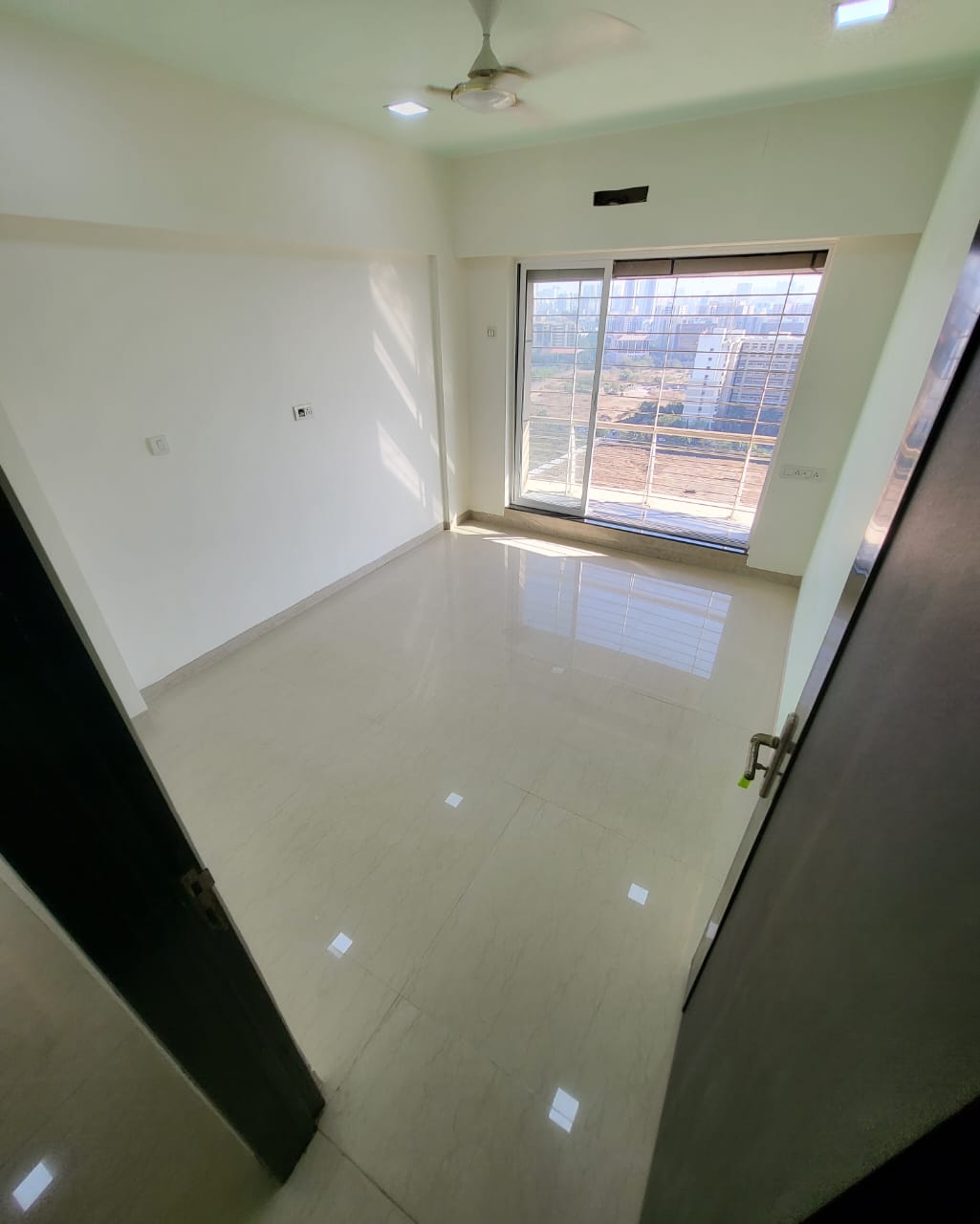 Resale 3 Bedroom 1100 Sq.Ft. Apartment in K Raheja Interface Heights