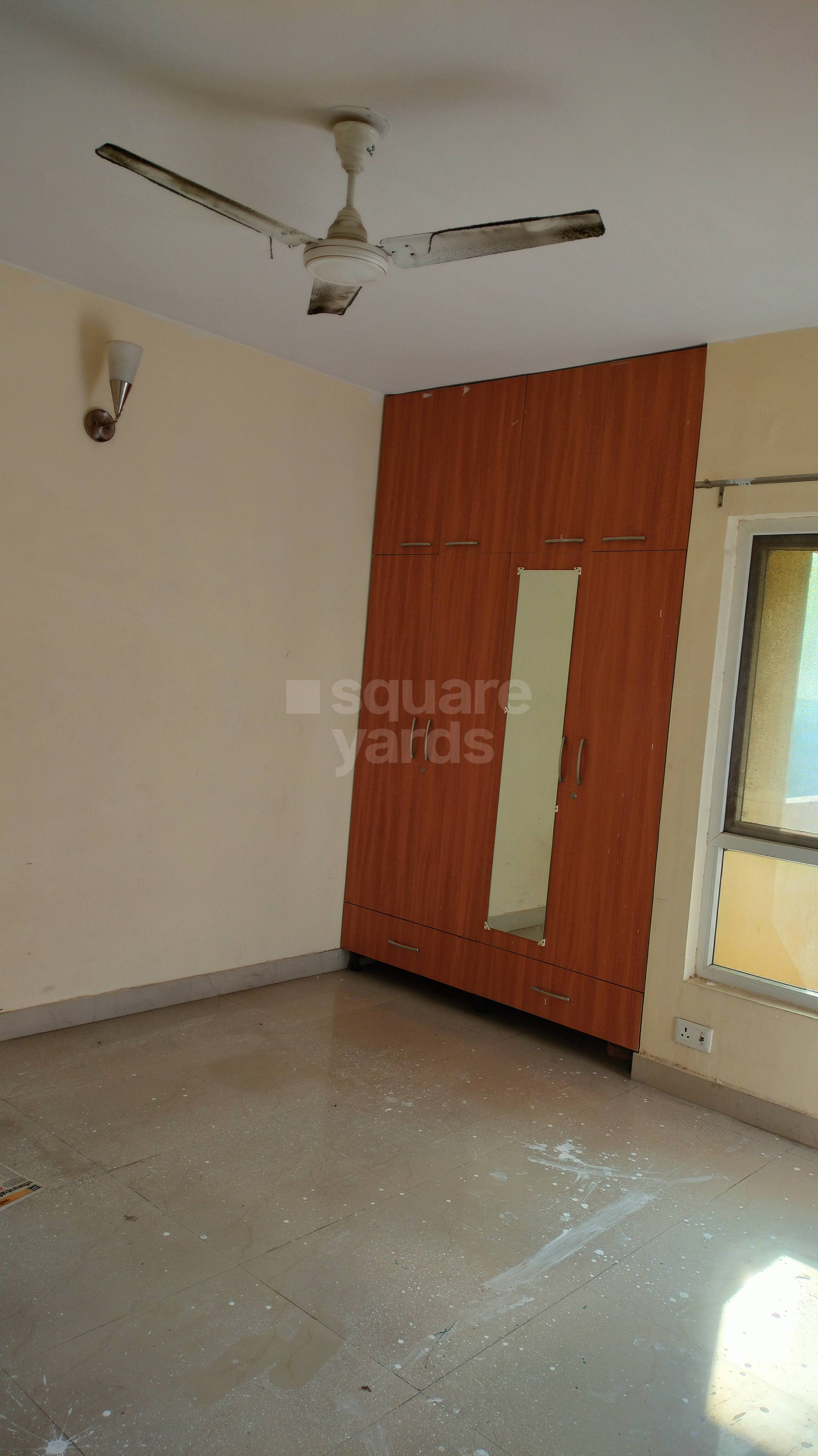 Rental 4 Bedroom 2000 Sq.Ft. Apartment in Gomti Nagar Lucknow 5107061