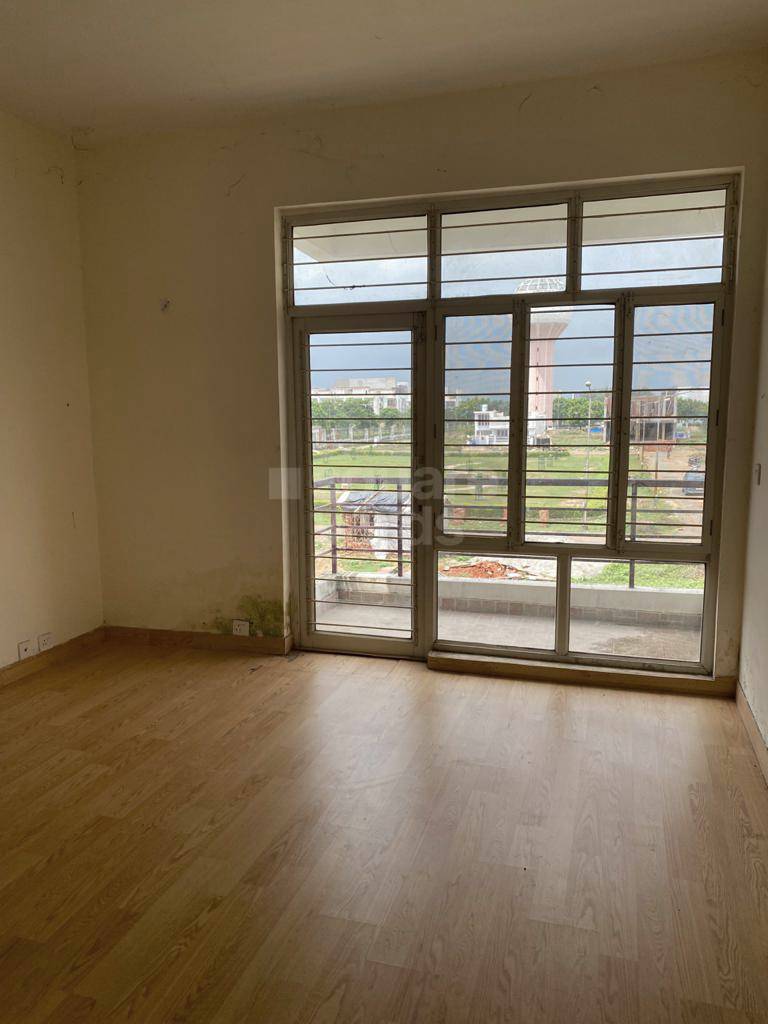 Rental 3.5 Bedroom 2200 Sq.Ft. Villa in Ansal API Celebrity Greens