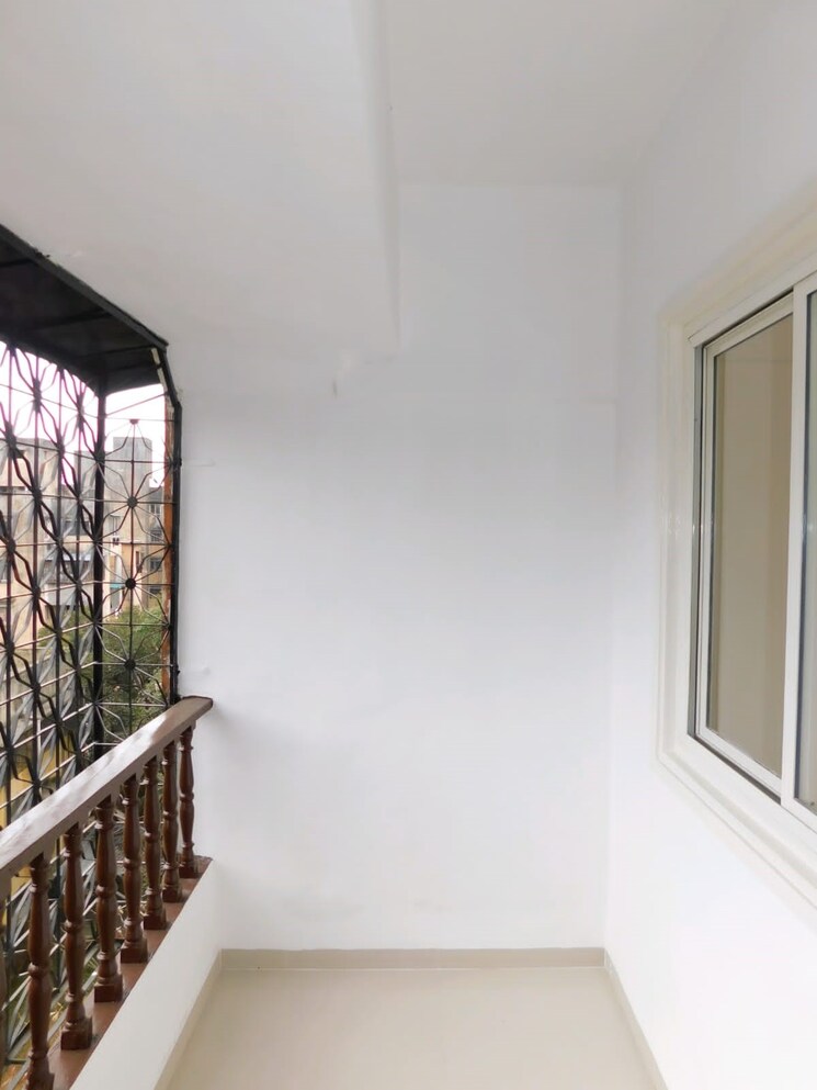 Balcony, camp 2 Bedroom 800 Sq.Ft. Apartment In Camp Pune 5111337