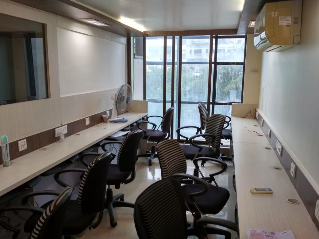 Resale Commercial Office Space 594 Sq.Ft. in Neo Corporate Plaza, Malad