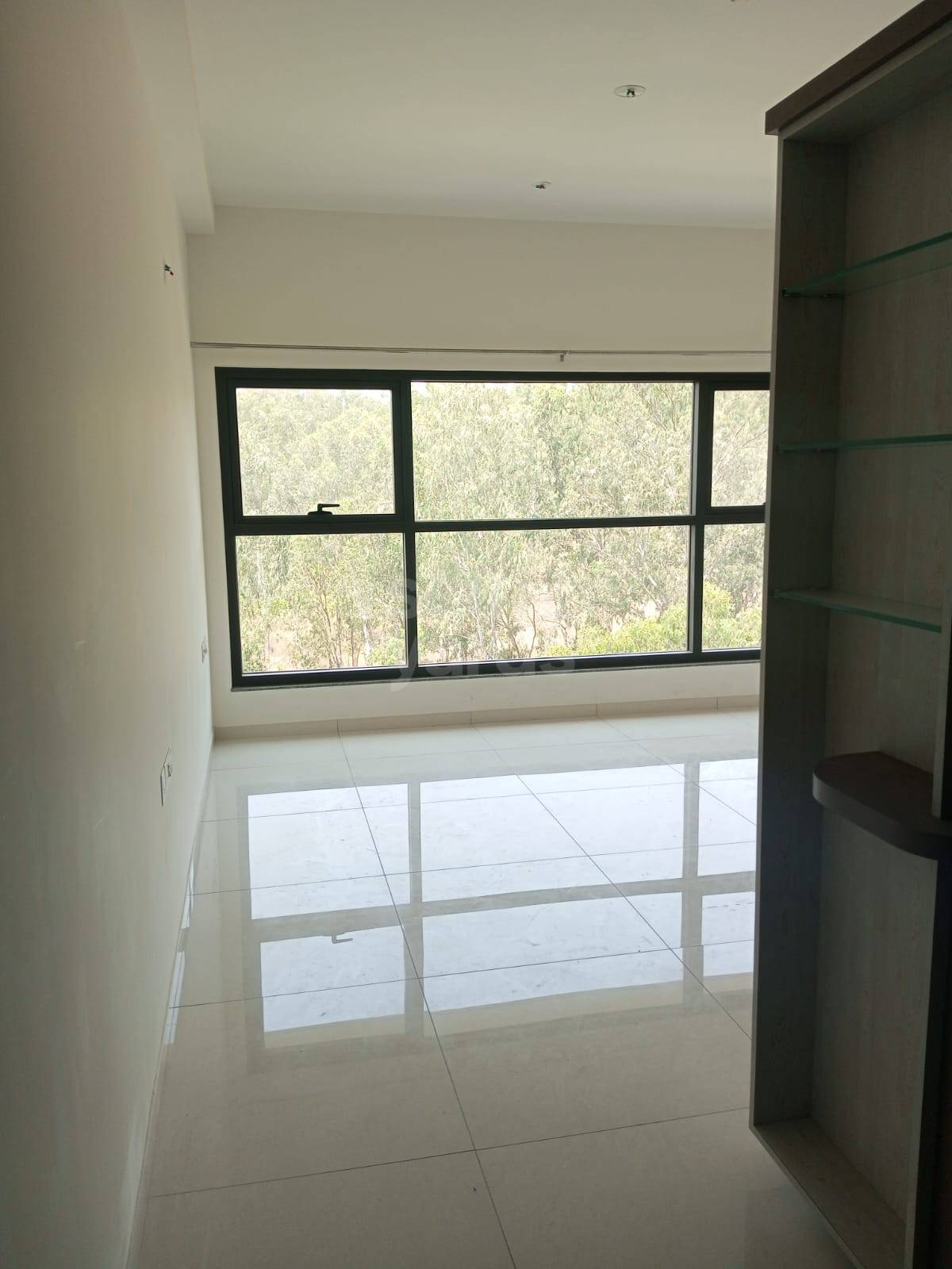 Rental Commercial Office Space 450 Sq.Ft. in Midford House, Mg Road