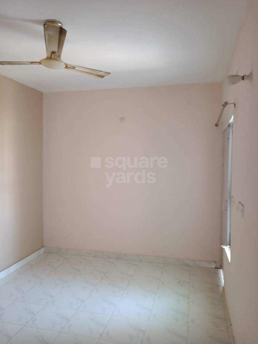 Rental 3 Bedroom 1400 Sq.Ft. Apartment in Ansals Celebrity Greens