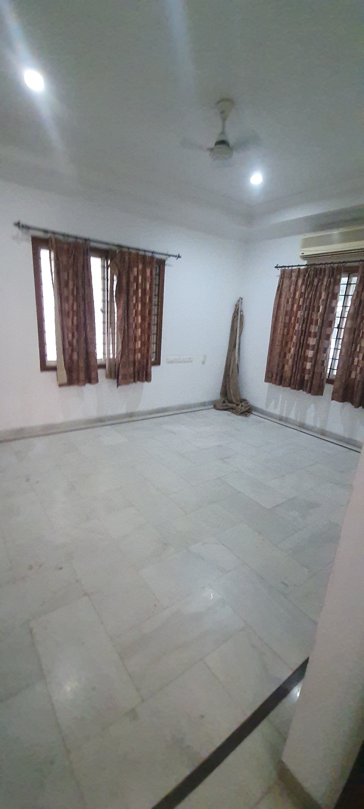 Rental 3 Bedroom 3300 Sq.Ft. Apartment in Jayabheri Silicon County, Madhapur Hyderabad 5121954