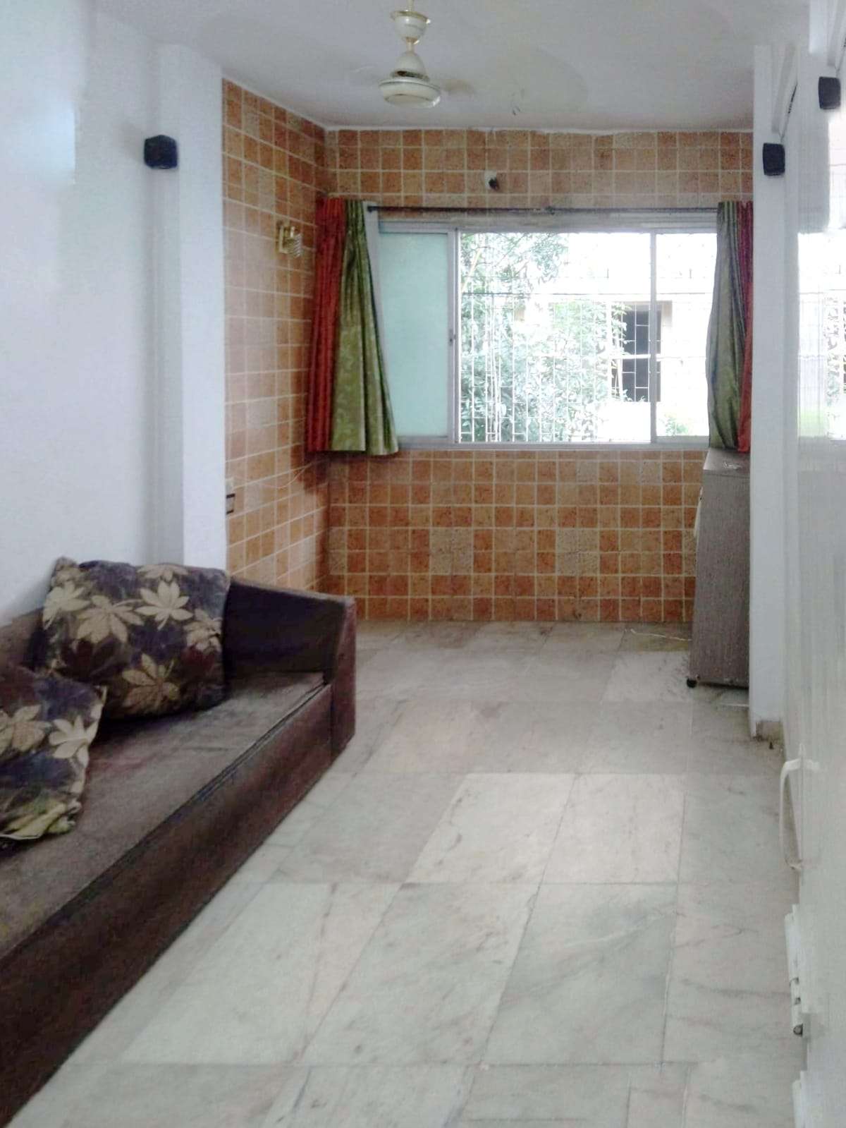 Rental 1 Bedroom 450 Sq.Ft. Apartment In Roy Mansion, Santacruz East Mumbai  - 5133485