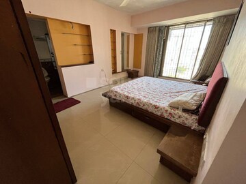 Bedroom in 6+ BHK Apartment at Lokhandwala Complex, Andheri West – for Rent