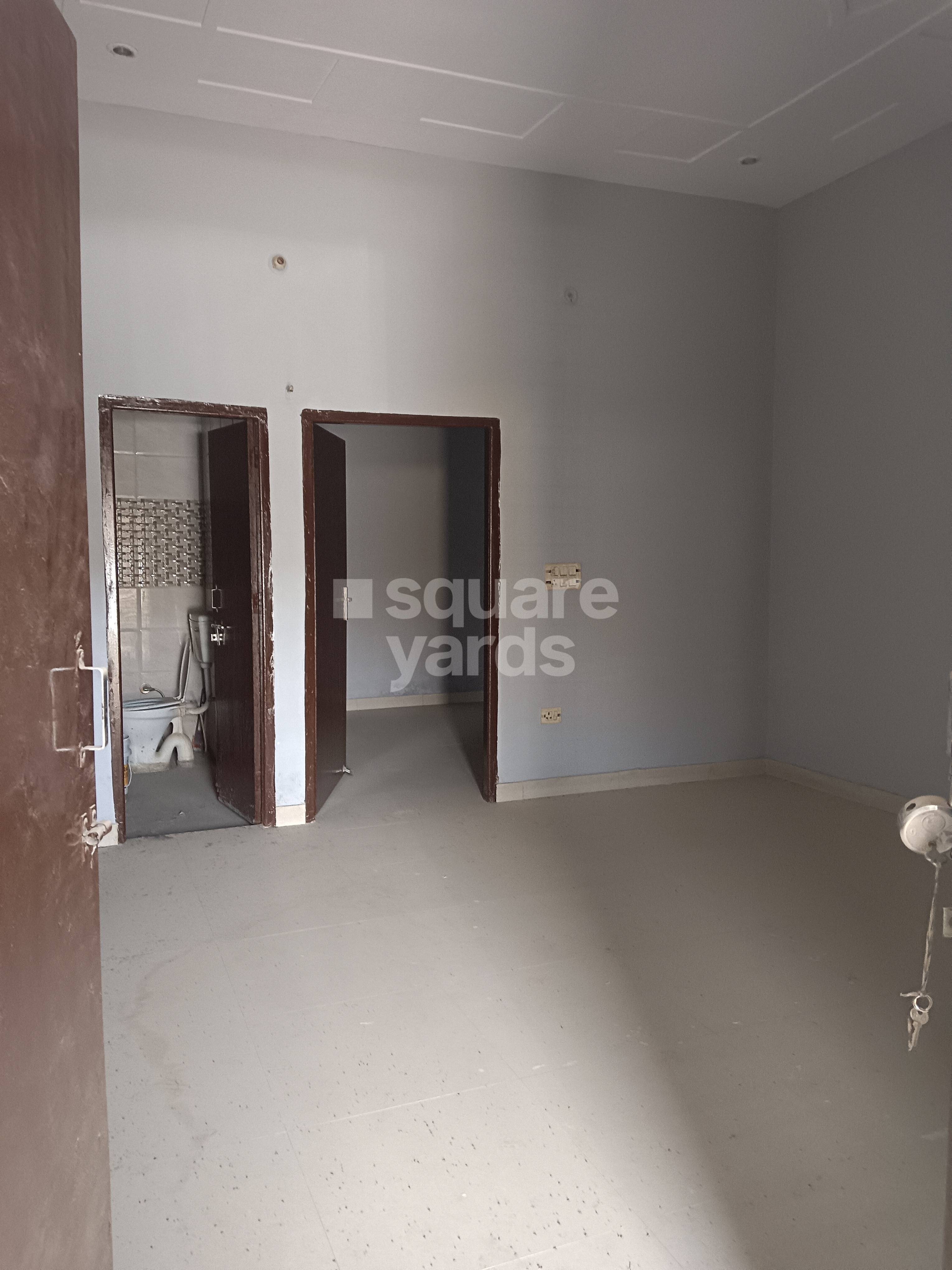 Resale 6 Bedroom 1620 Sq.Ft. Independent House in Maruti Kunj Gurgaon