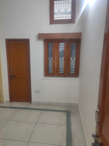 Room in 2 BHK Builder Floor at Mansarovar – for Rent