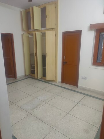 Room in 2 BHK Builder Floor at Mansarovar – for Rent