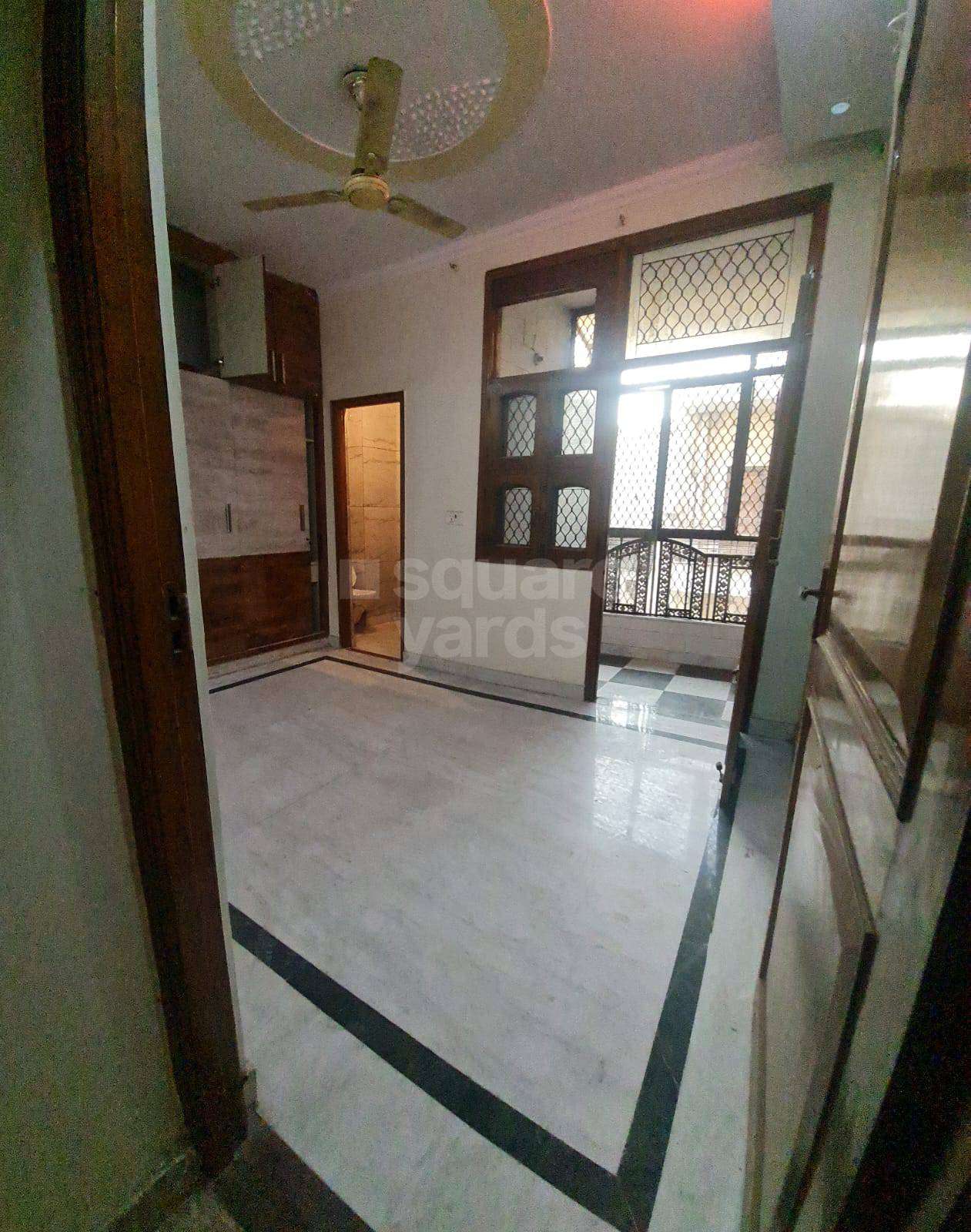 Rental 2 Bedroom 100 Sq.Yd. Builder Floor in Tilak Nagar Delhi - 5149552