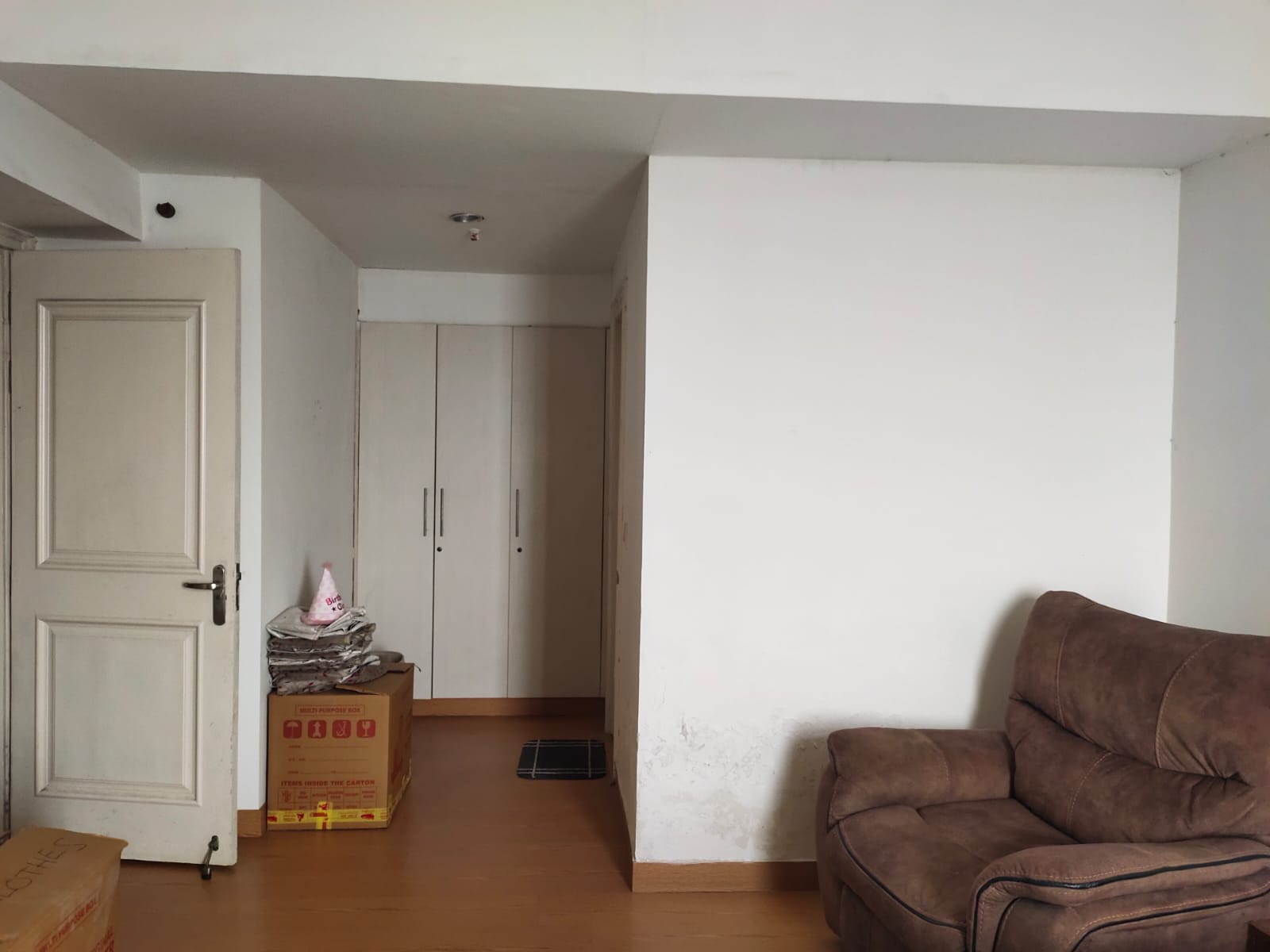 Resale 3 Bedroom 1200 Sq.Ft. Apartment in Arun Vihar Sector 37, Sector