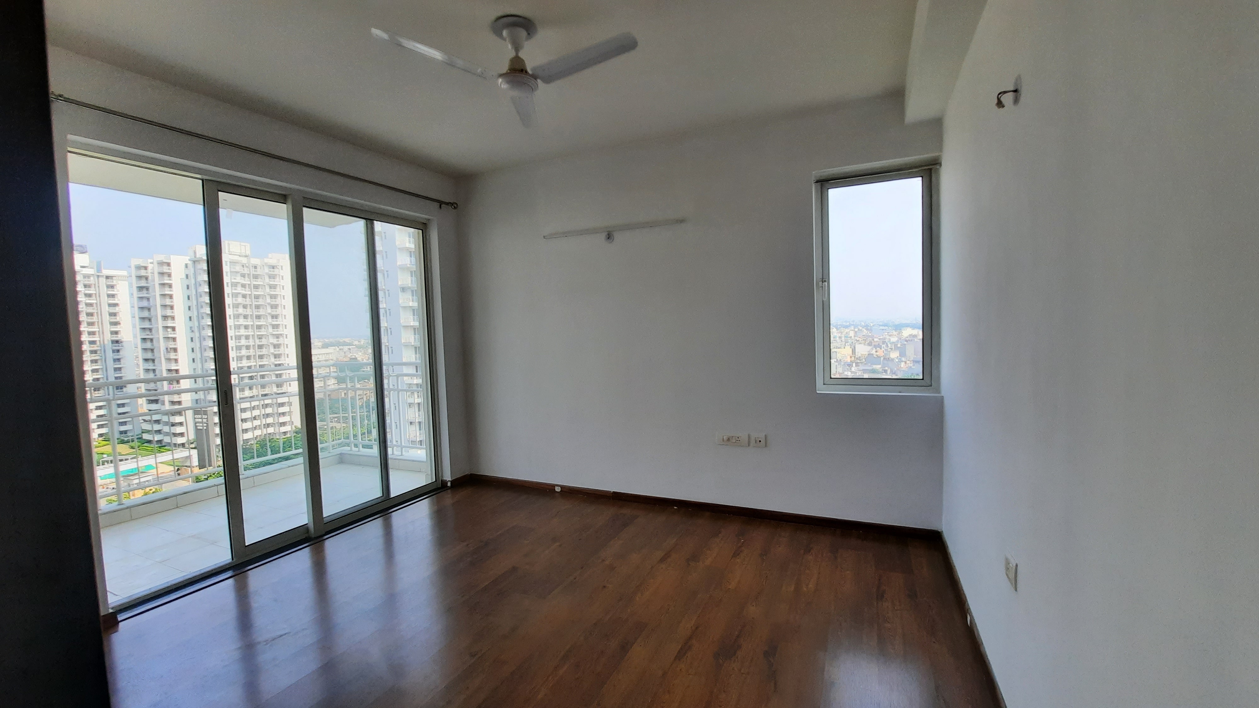 Resale 4 Bedroom 2692 Sq.Ft. Apartment in Godrej Summit, Sector 104