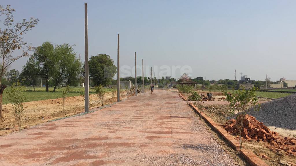 Resale Commercial Shop 300 Sq.Ft. in New Ashok Nagar Delhi 6281782