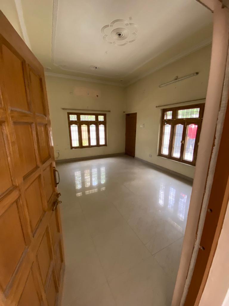 Rental 3 Bedroom 1250 Sq.Ft. Apartment in Gomti Nagar Lucknow 5504666