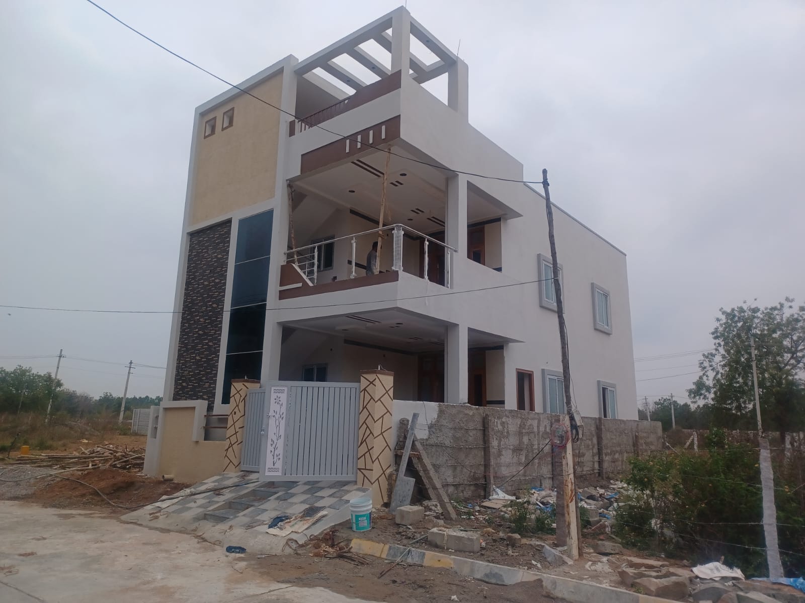 Resale 6 Bedroom 2250 Sq.Ft. Independent House in Premier Diamond Gate