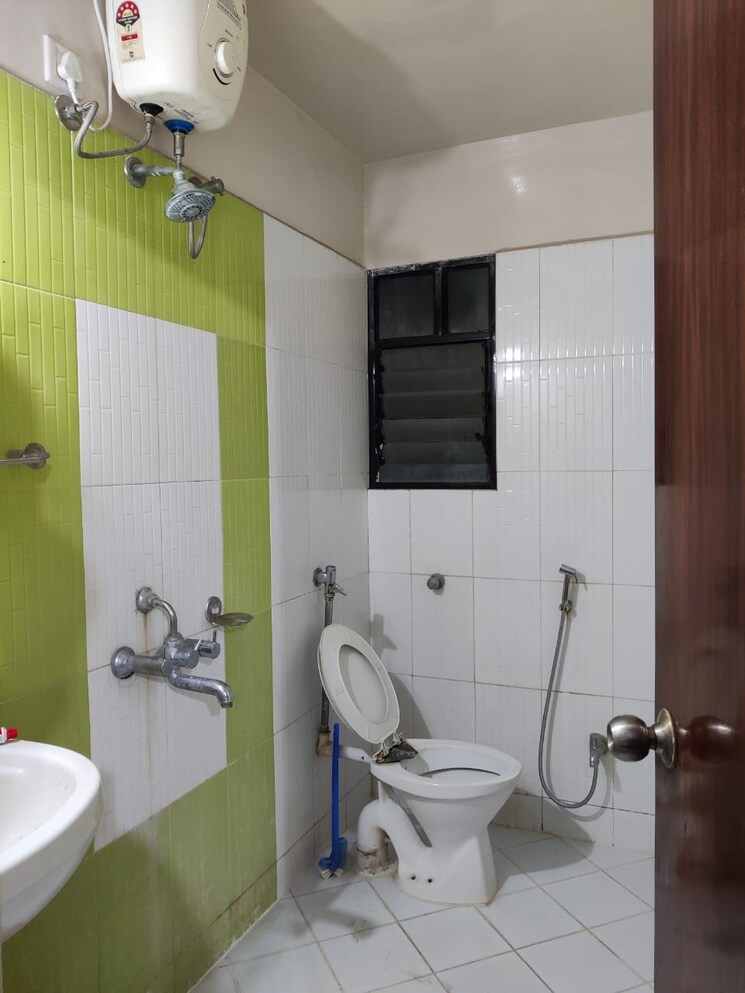 Bathroom, k-raheja-gardens 2 Bedroom 1000 Sq.Ft. Apartment In Wanowrie Pune 5156706