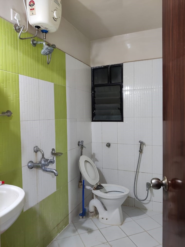 Bathroom, k-raheja-gardens 2 Bedroom 1000 Sq.Ft. Apartment In Wanowrie Pune 5156706