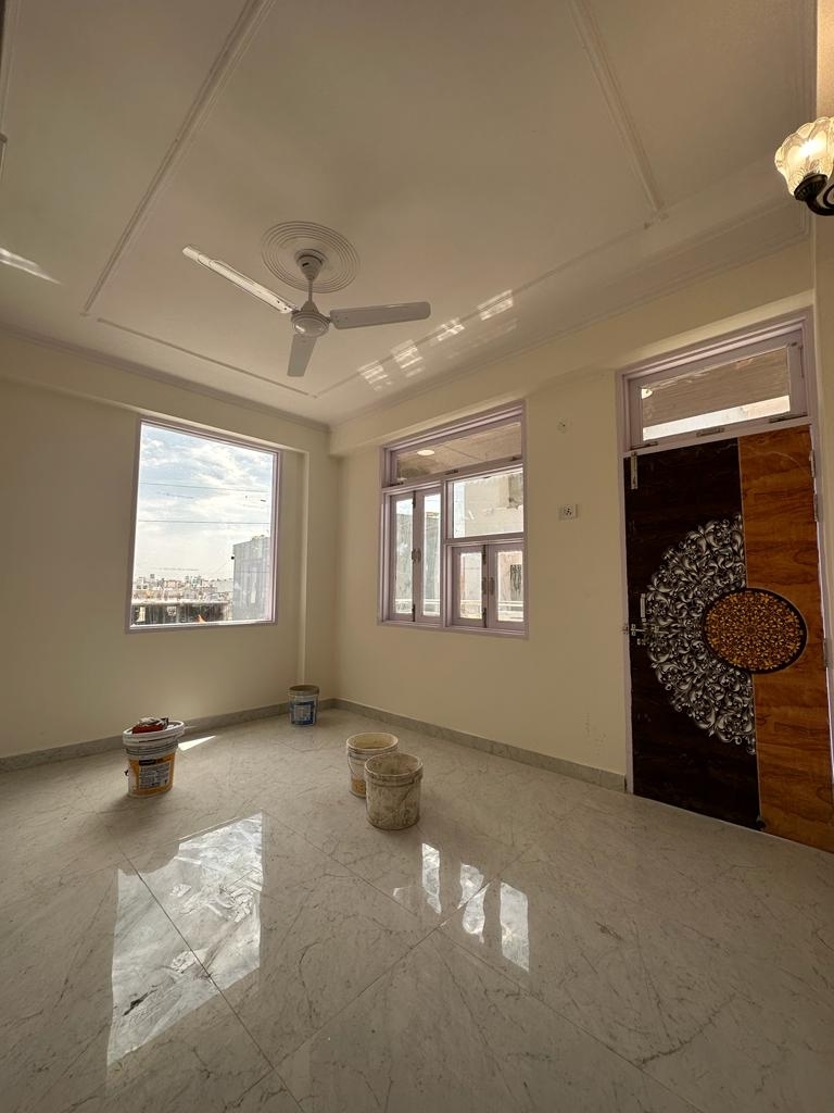 Resale 2 Bedroom 1000 Sq.Ft. Apartment in Freedom Fighters Enclave