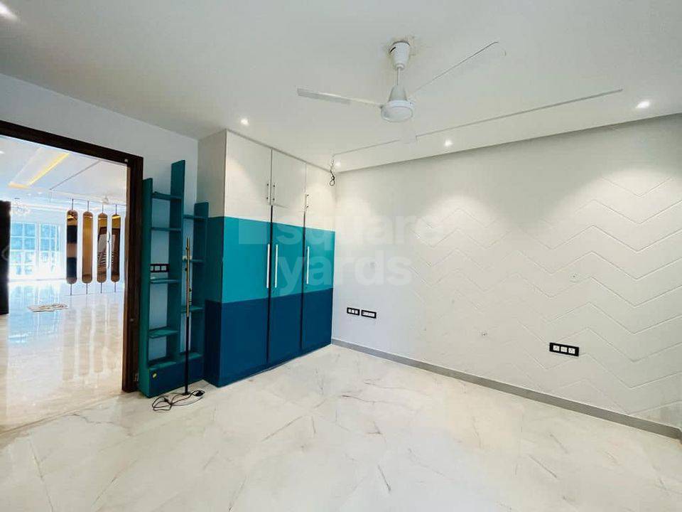 Resale 4 Bedroom 400 Sq.Yd. Builder Floor in Rosewood City Gurgaon