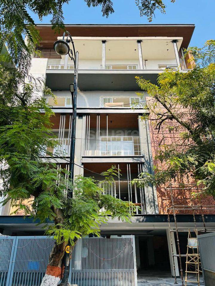 Resale 4 Bedroom 400 Sq.Yd. Builder Floor in Rosewood City Gurgaon