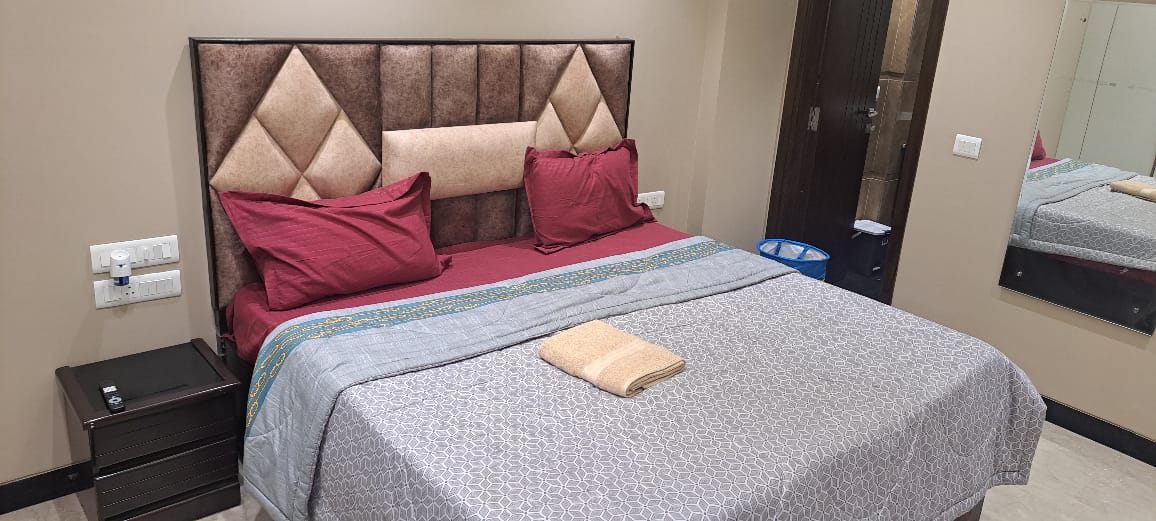 Rental 3 Bedroom 1800 Sq.Ft. Builder Floor in RWA Kalkaji Block B