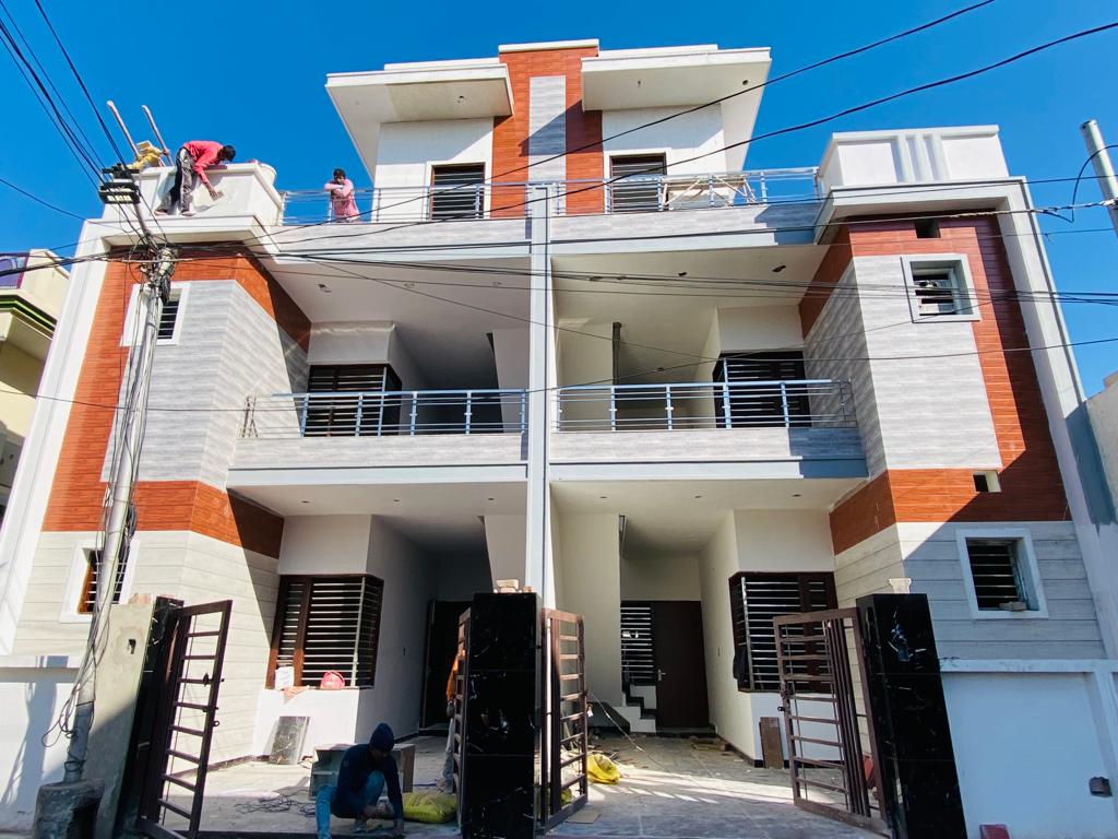 Resale 2.5 Bedroom 700 Sq.Ft. Independent House in Dhakoli Village