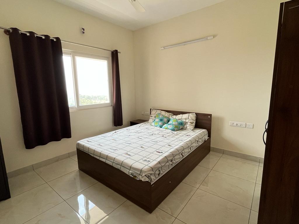 Rental 3 Bedroom 1855 Sq.Ft. Apartment in Prestige Park Square