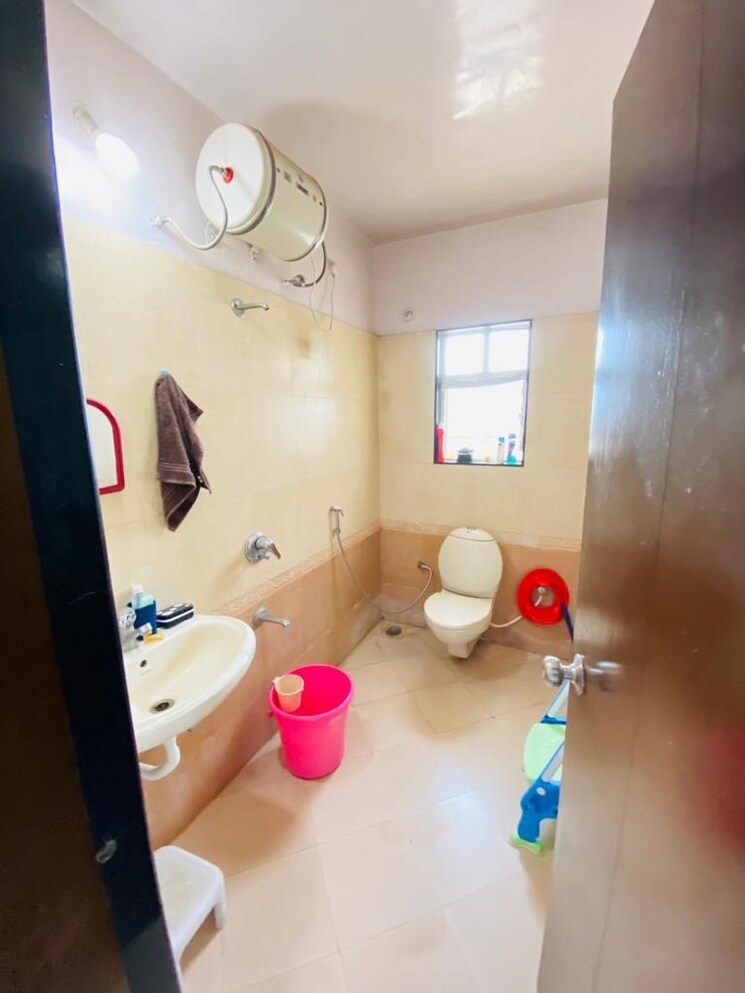 Bathroom, suyog-paradise 3 Bedroom 1500 Sq.Ft. Apartment In Kondhwa Pune 5181415