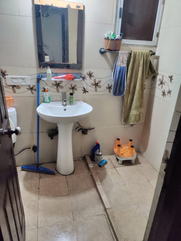 Bathroom, gardenia-gateway 3.5 Bedroom 1700 Sq.Ft. Apartment In Sector 75 Noida 5181399