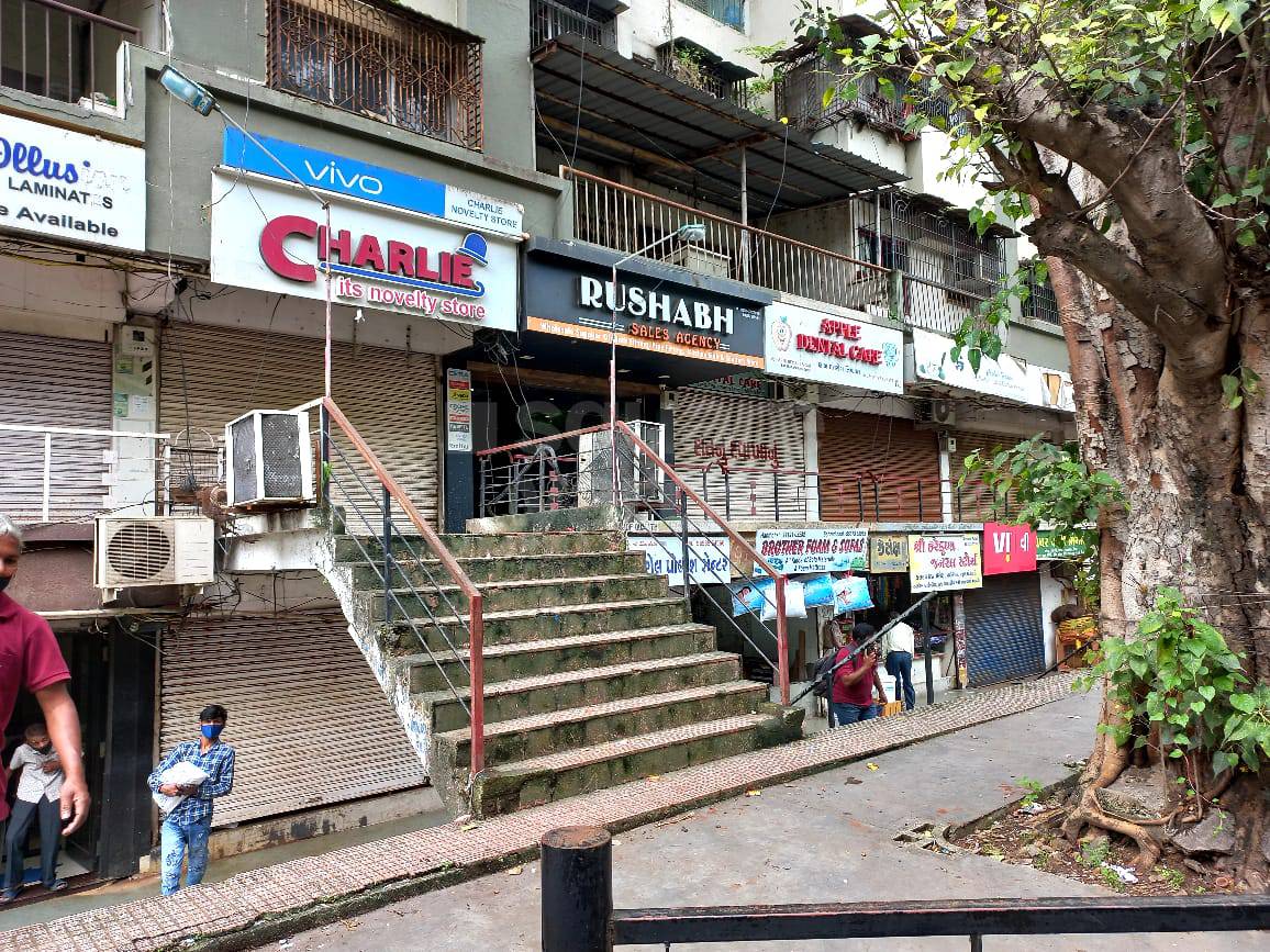 Rental Commercial Shop 300 Sq.Ft. in Adajan Surat 5187194