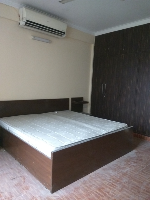 Resale 3 Bedroom 1510 Sq.Ft. Apartment in Eldeco Green Meadows, Gn