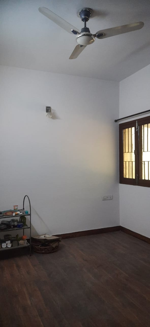 Resale 2 Bedroom 1200 Sq.Ft. Independent House in Narmada Apartment Alaknanda, Alaknanda Delhi