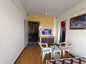 Room in 2 BHK Apartment at Sunshree Society, Kondhwa – for Rent