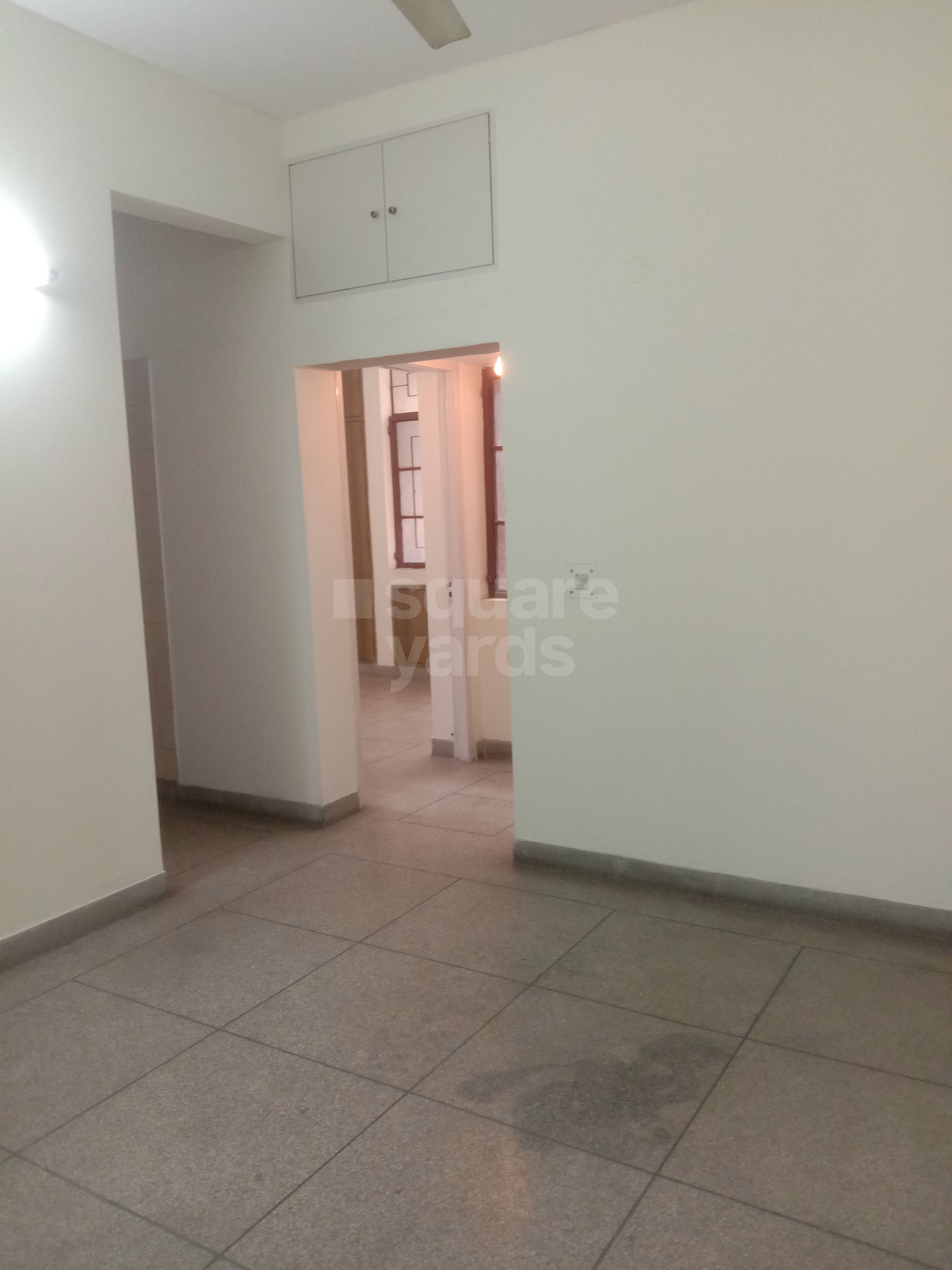 Resale 3 Bedroom 1350 Sq.Ft. Apartment in Shree Ganesh Apartments