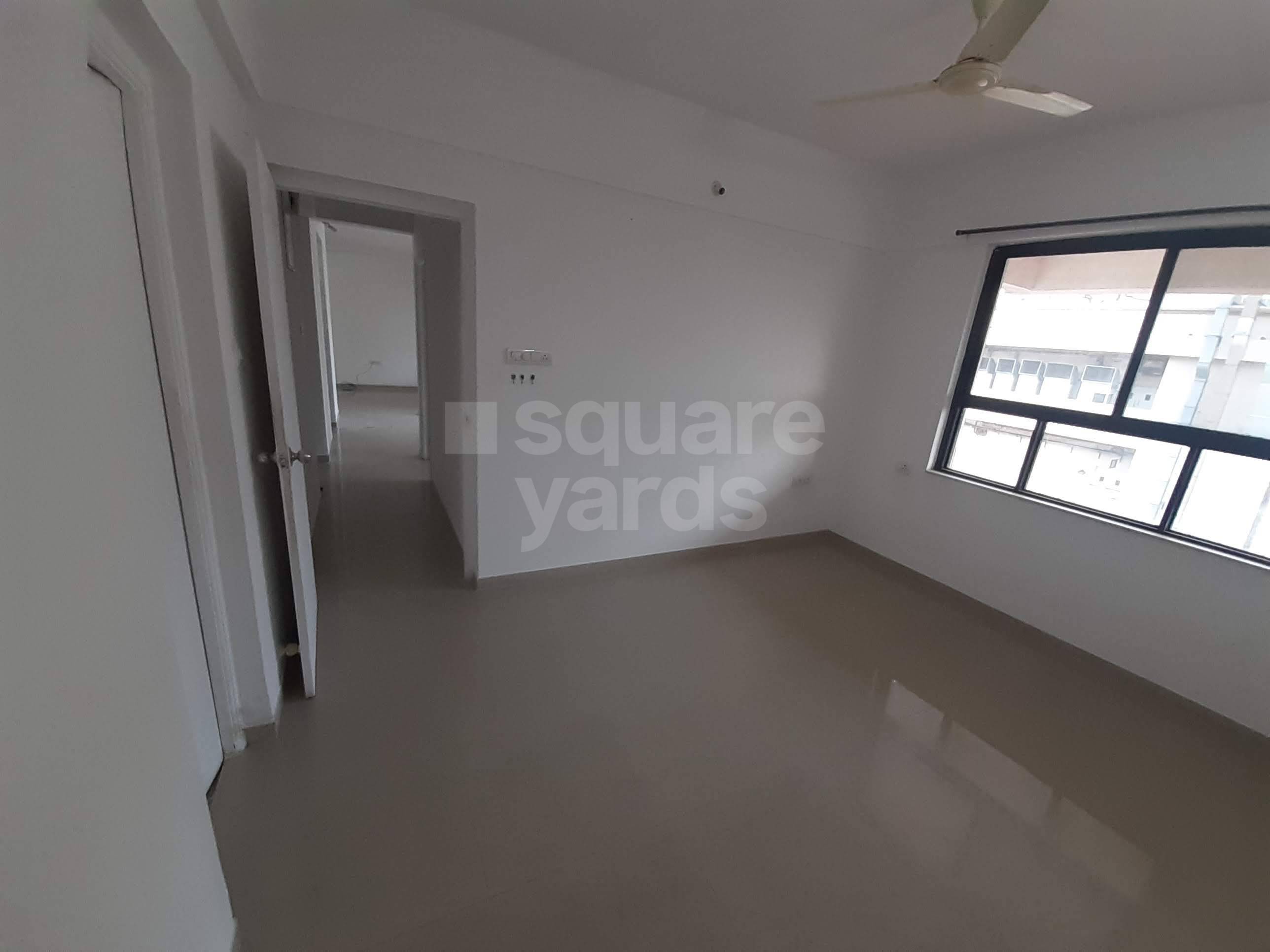 Resale 2 Bedroom 1202 Sq.Ft. Apartment in Dorabjee Paradise Building A&B Condominium