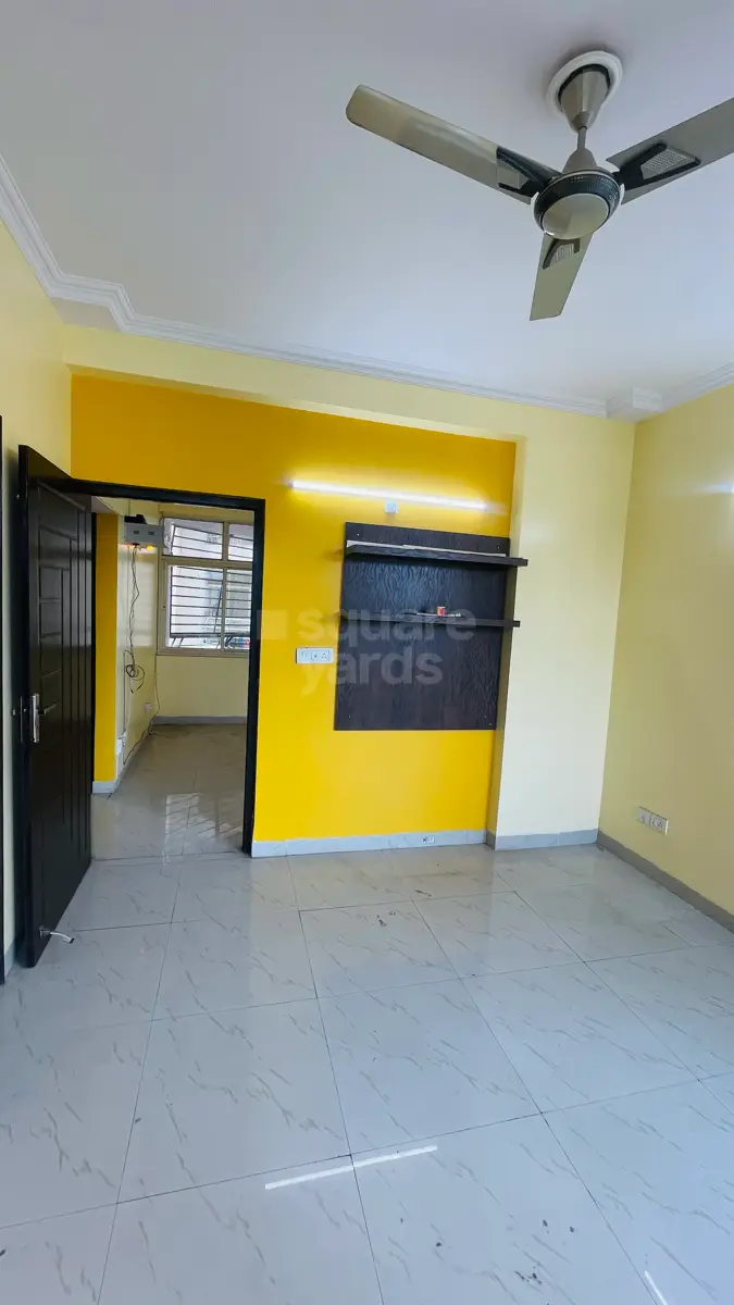 Rental 4 Bedroom 2050 Sq.Ft. Apartment in Parsvnath Gomati