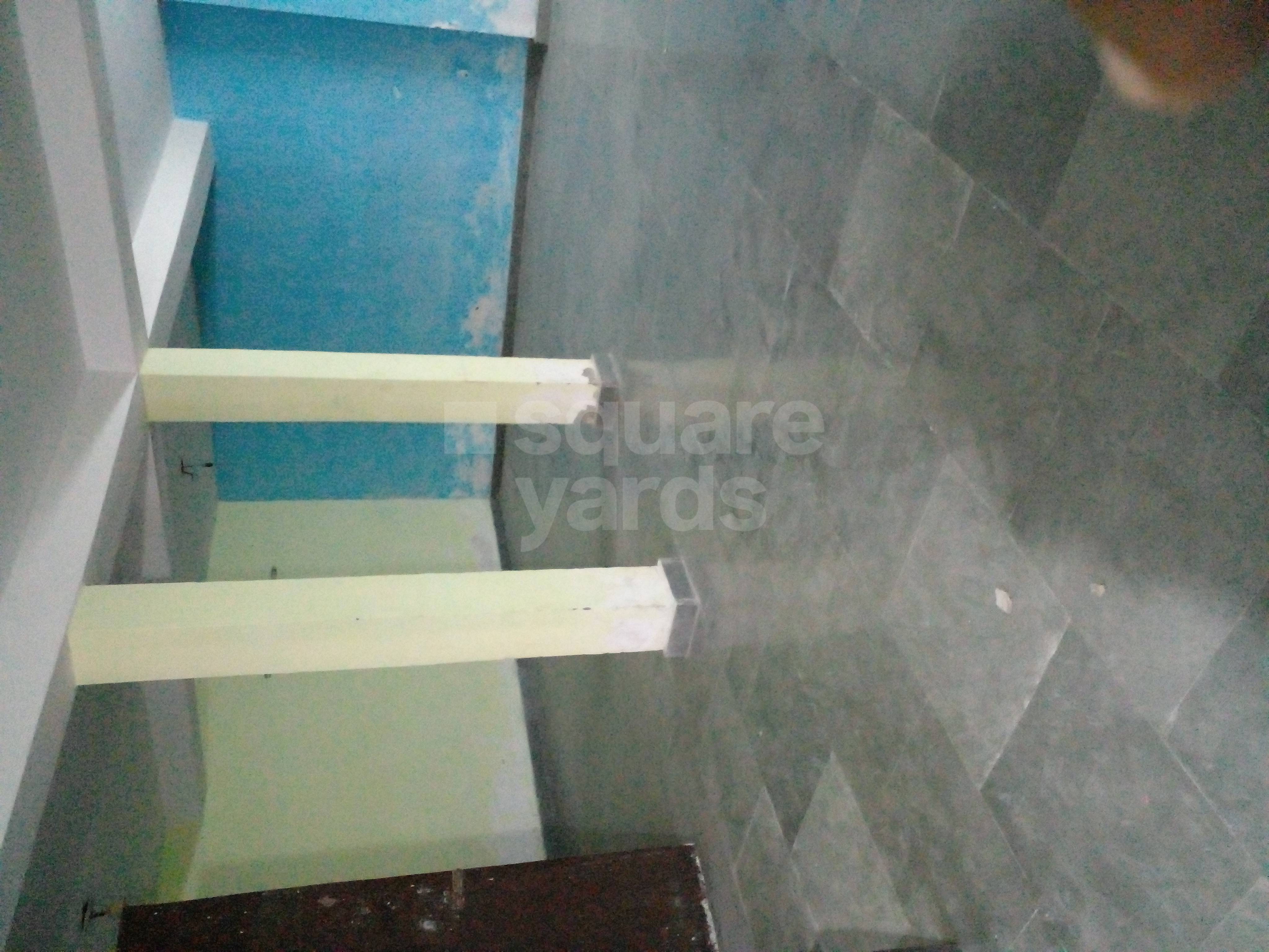 Rental Commercial Warehouse 900 Sq.Ft. in RWA Sangam Vihar Block A