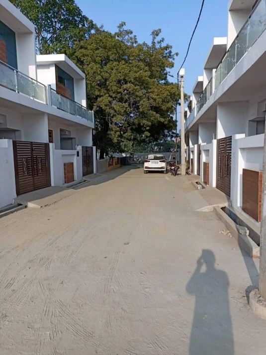 Resale 2 Bedroom 900 Sq.Ft. Independent House in Amar Shaheed Path