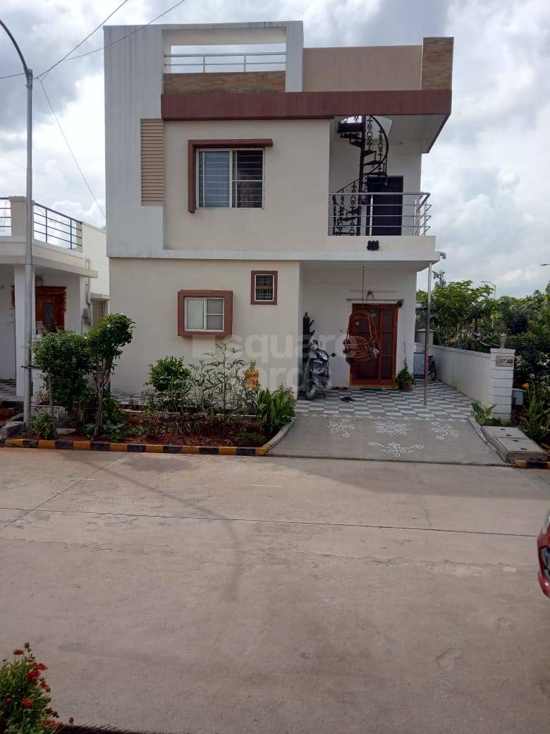 Rental 3 Bedroom 2500 Sq.Ft. Villa in Praneeth Pranav Gems, Mallampet