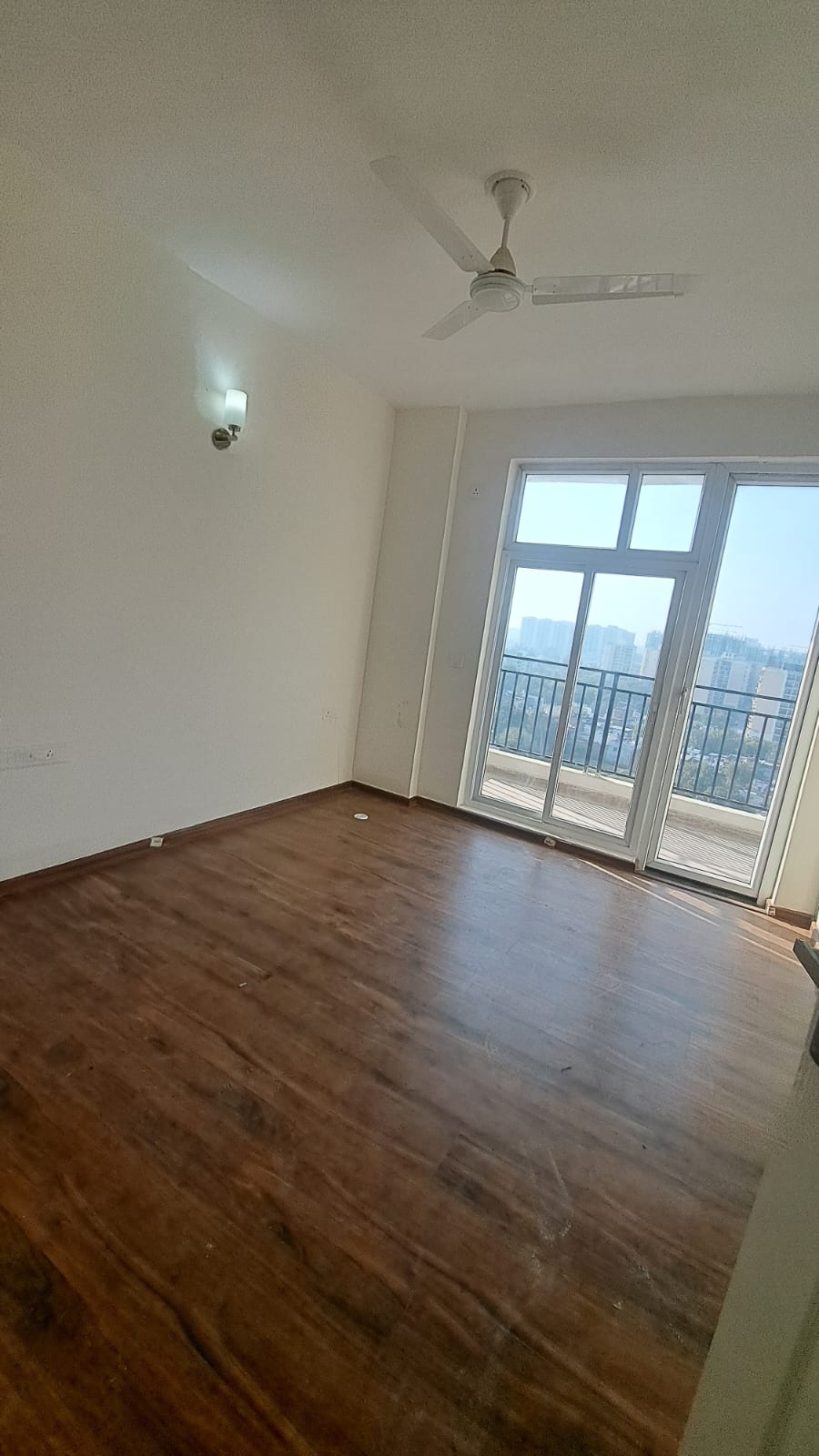 Rental 3 Bedroom 1550 Sq.Ft. Apartment in Omaxe The Palace, Gomati