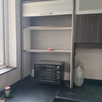 Room in 3 BHK Apartment at Orchid Petals, Sector 49 – for Rent