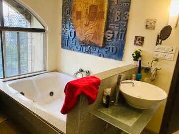 Bathroom in 4 BHK Apartment at Duplex Heights, Andheri West – for Rent