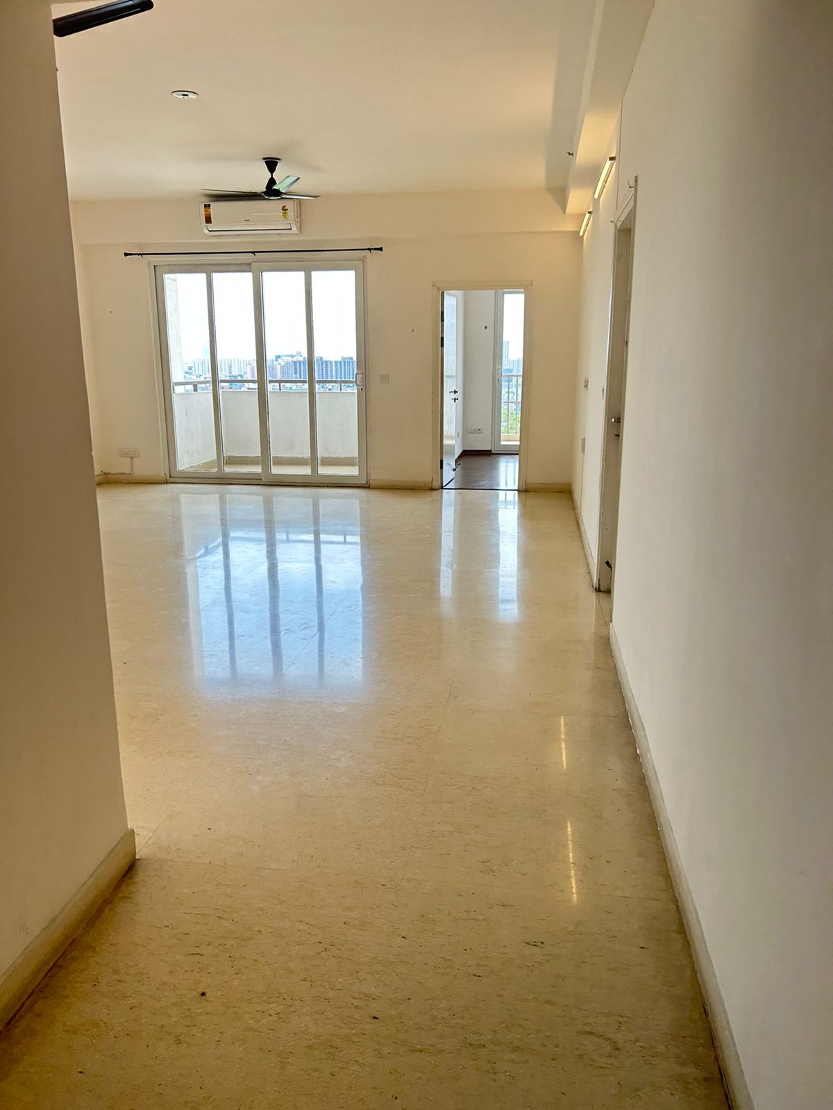 Rental 4 Bedroom 3300 Sq.Ft. Apartment in Kohli One Malibu Town, Sector