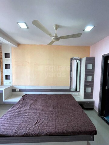 Bedroom in 2 BHK Apartment at Andheri West – for Rent