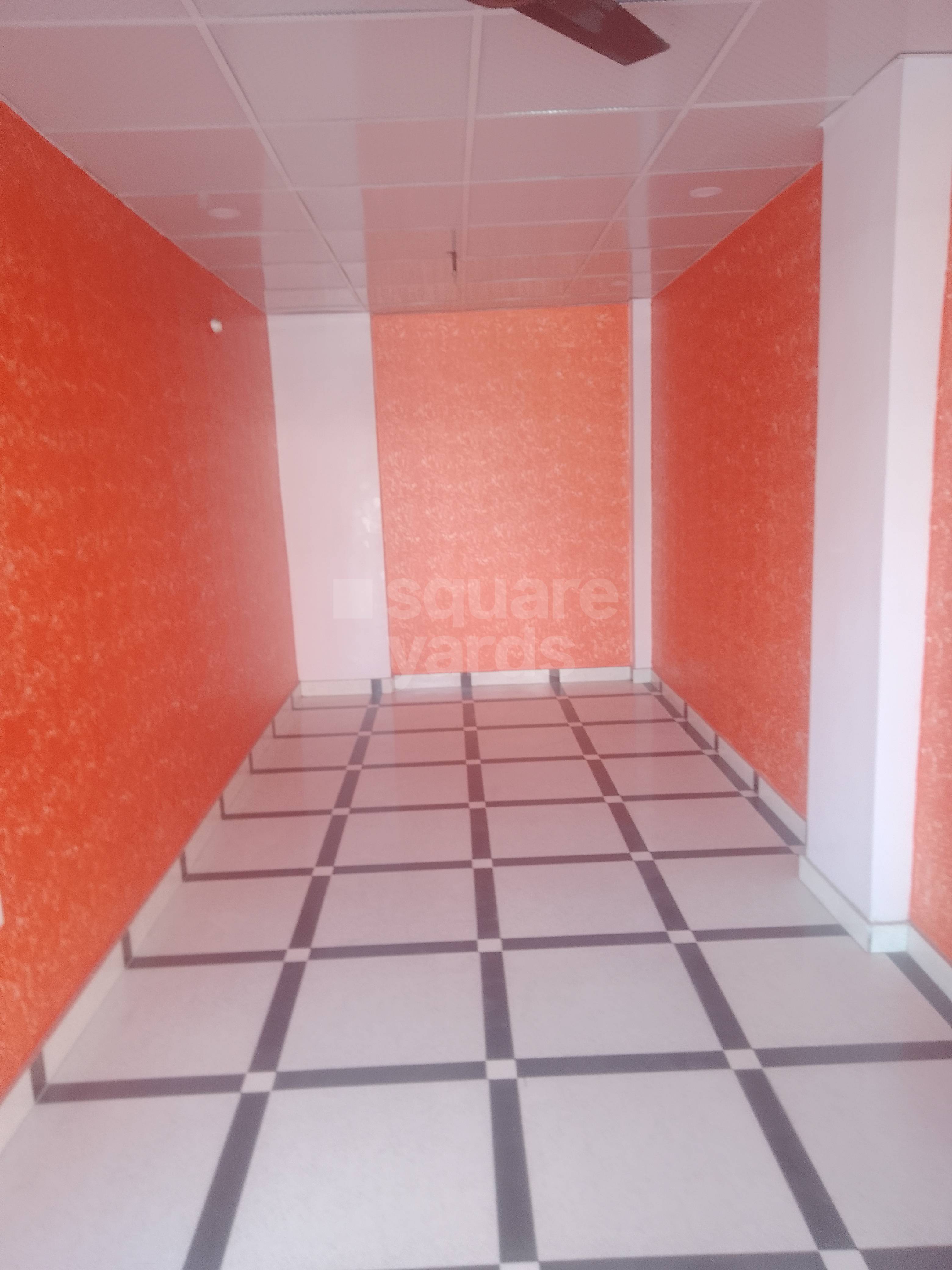 Resale Commercial Shop 120 Sq.Ft. in Shalimar Garden Extension 1