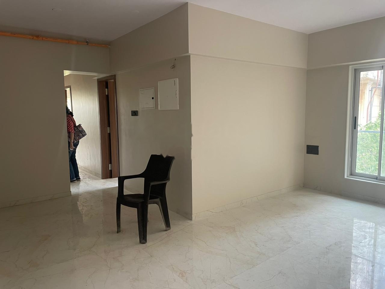 Rental 2.5 Bedroom 900 Sq.Ft. Apartment in Juhu Versova Link Road