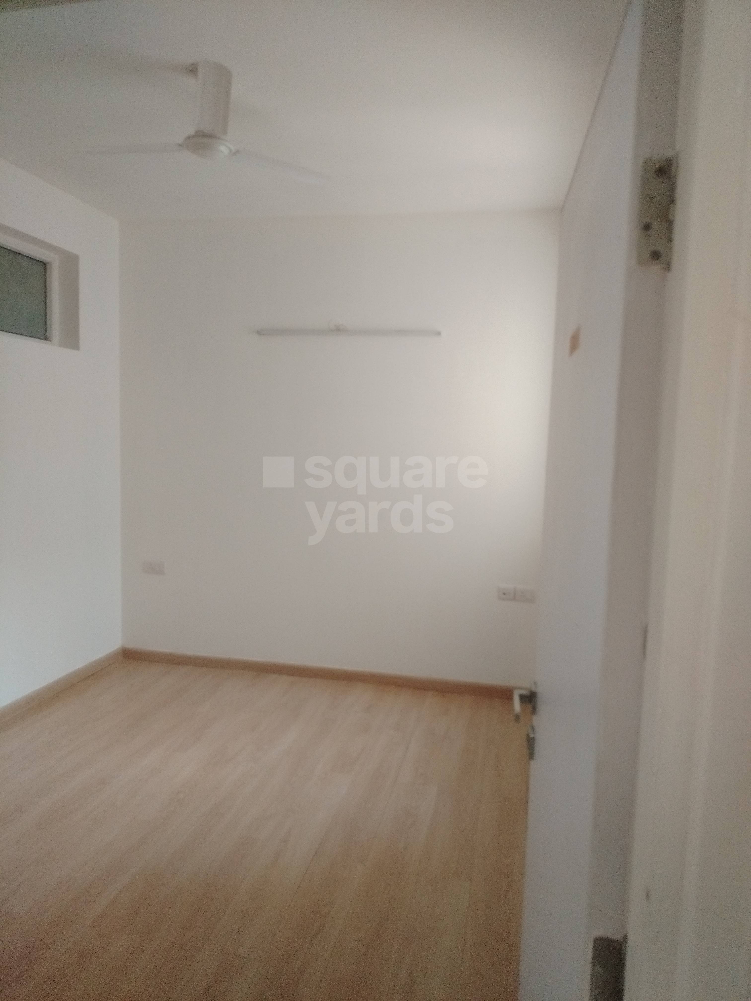 Rental 4 Bedroom 3000 Sq.Ft. Apartment in Bptp Mansions Park Prime